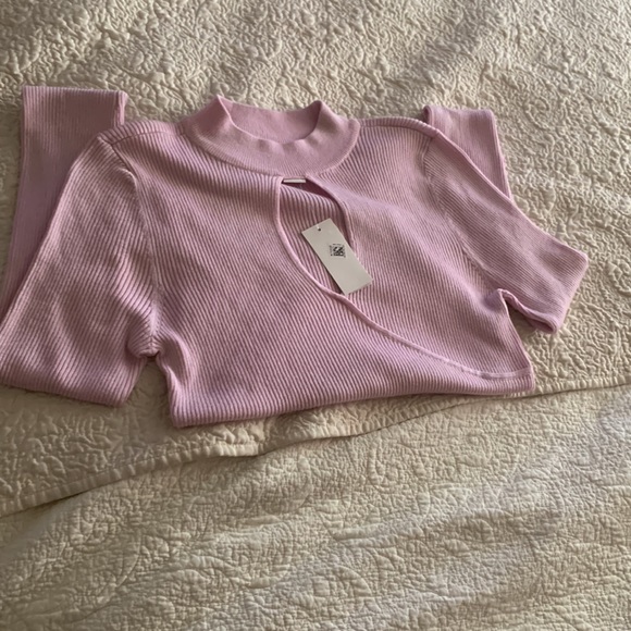 Cute Junior’s long sleeve top. NWT, color (winsome orchid). XL - Picture 8 of 8